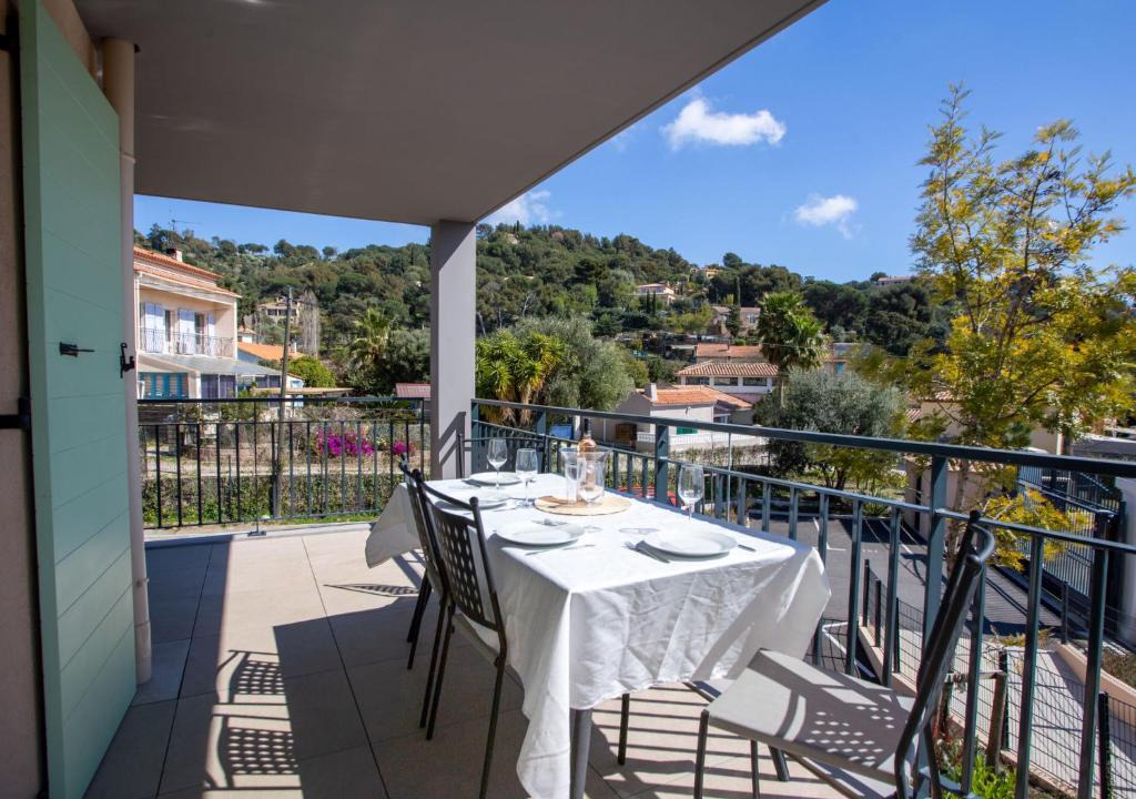 Bormes-Les-Mimosas Apartment | Apartment Le Clos Jardin-1 by Interhome