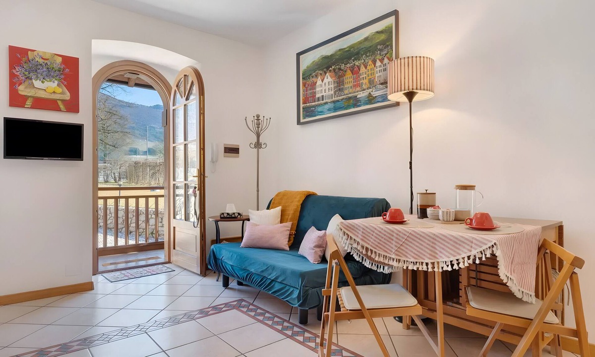 Cares Apartment | Apartment 'Le More' with Mountain View, Balcony and Wi-Fi