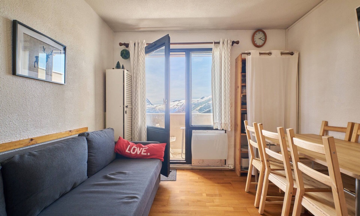 Jeux Apartment | Apartment 'Le Val D' Huez - 5 Pers' with Mountain View and Balcony