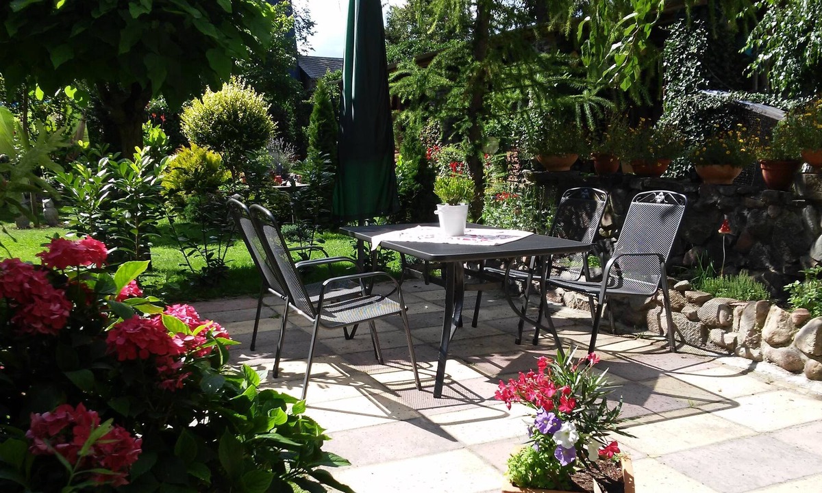 Leest Apartment | Apartment Leest No. 2, country style, sitting area + grill, former farm, by the lake, 85sqm