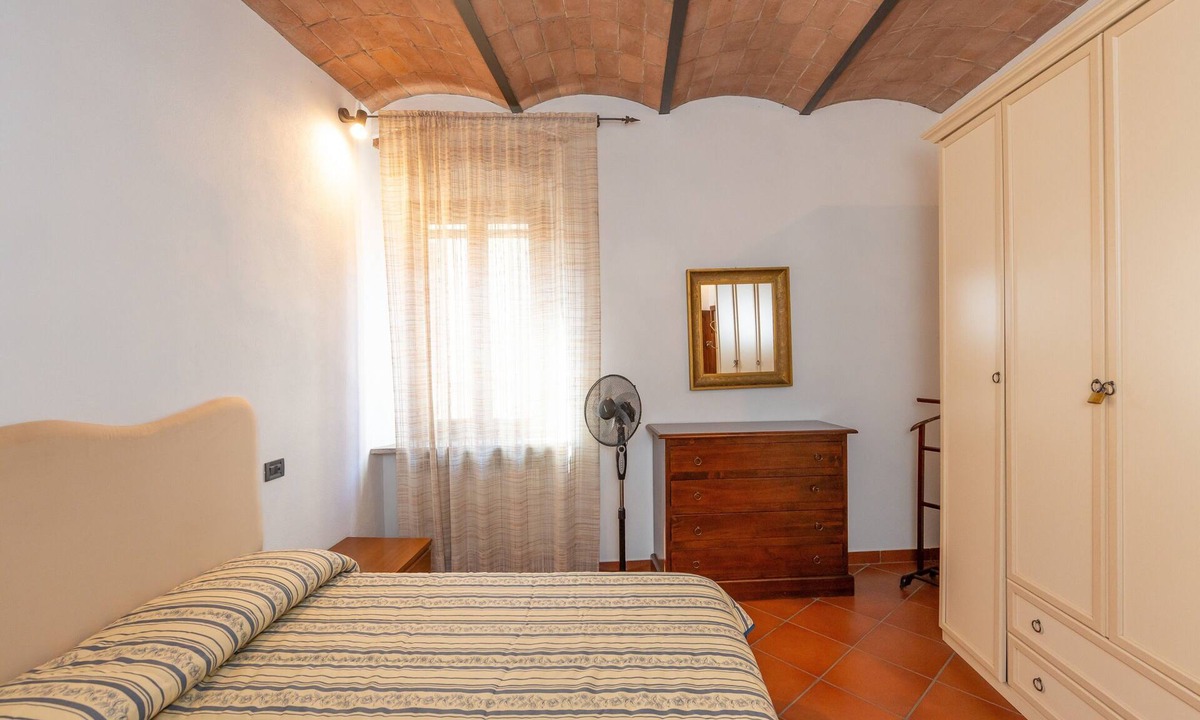Suvereto Apartment | Apartment 'Leonardo' with Private Terrace, Wi-Fi and Air Conditioning