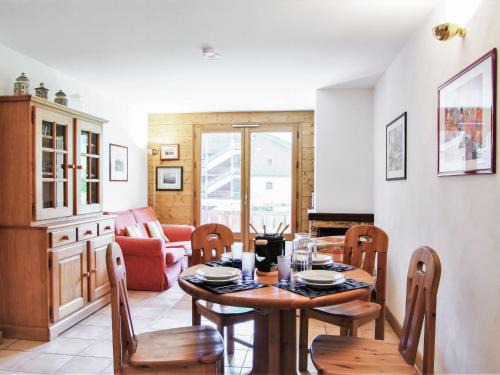 Chamonix-Mont-Blanc Apartment | Apartment Les Capucins by Interhome