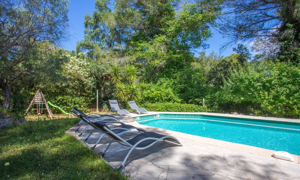 Valescure Apartment | Apartment 'Les Collines De Valescure Les Pins' with Shared Pool, Private Terrace and Wi-Fi