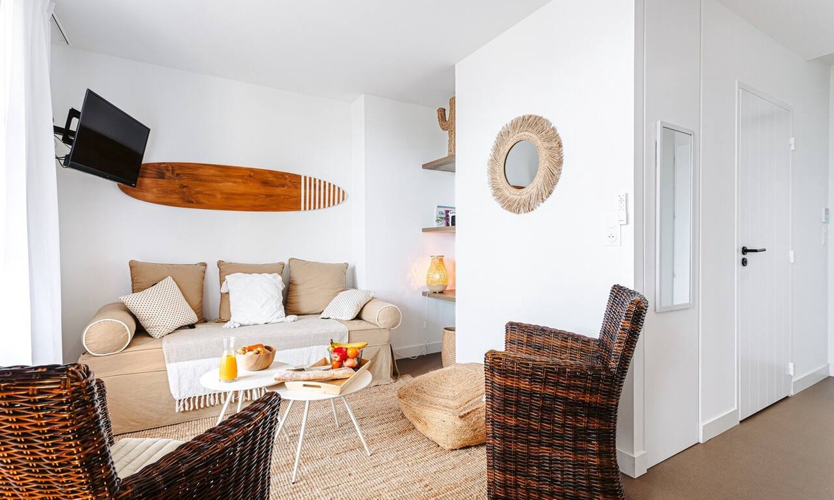 Rivedoux-Plage Apartment | Apartment Les Iles with Sea View, Private Terrace, and Wi-Fi