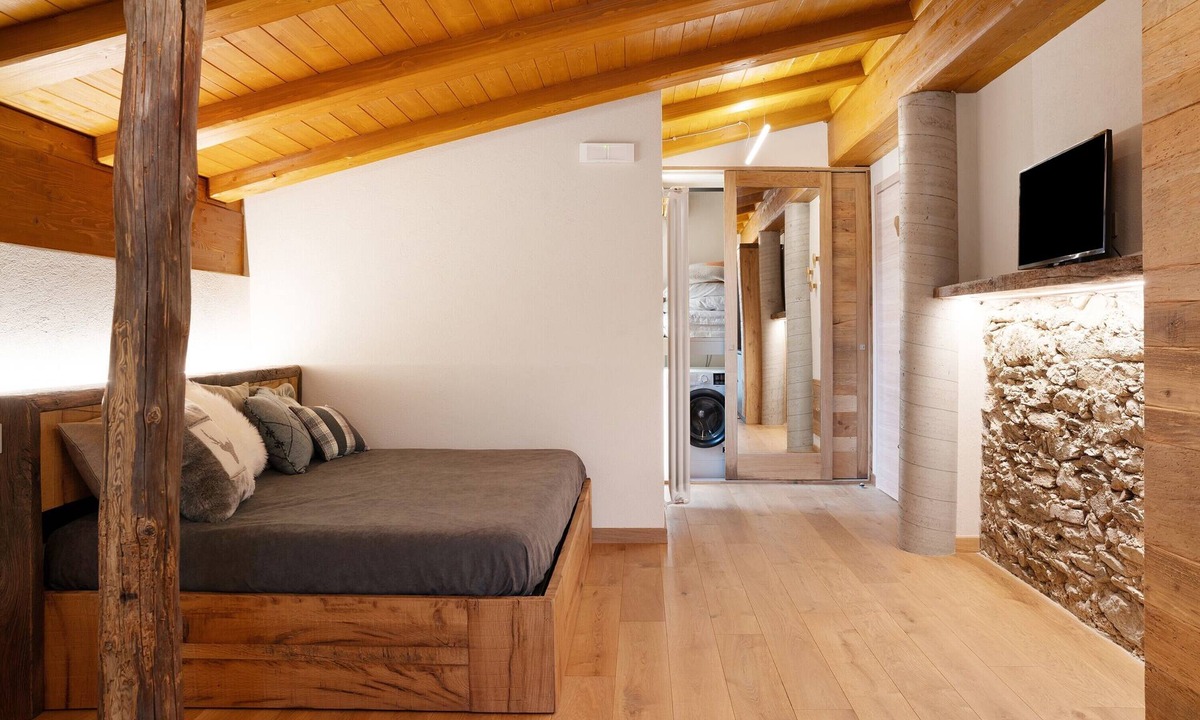 Roccabruna Apartment | Apartment 'Locanda Ca Bianca - Mini Suite' in Valle Mair with Mountain View