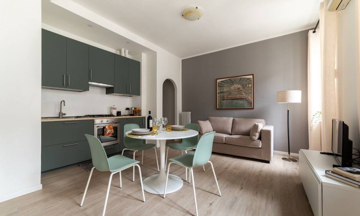 Parma City Centre Apartment | Apartment located on the second floor of a building without a lift.In 58 square meters of space it accommodates 2 people a double bedroomVery quiet and peaceful, it overlooks the internal courtyard of a building.We are located in the historic center a fe