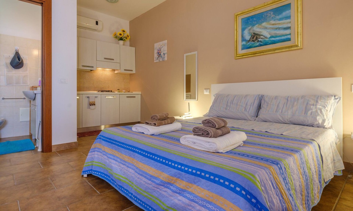 Borgagne Apartment | Apartment 'Mamba House 3' with Private Terrace, Shared Garden and Air Conditioning