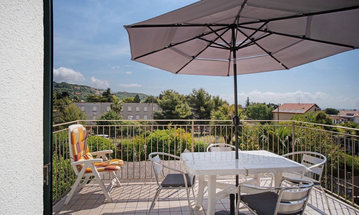 Diano Marina Apartment | Apartment 'Max' with Sea View, Wi-Fi and Air Conditioning