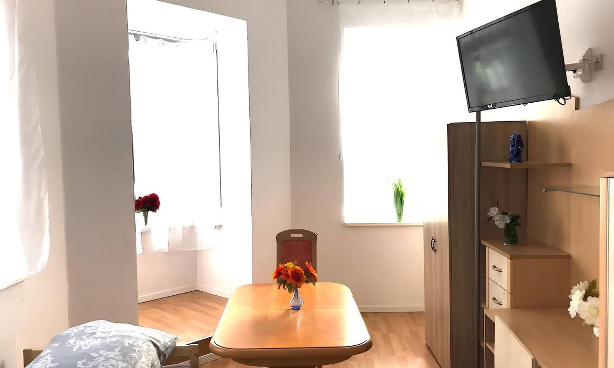 Meerane Apartment | Apartment 'Meeraner Parkresidenz Groß' with Wi-Fi