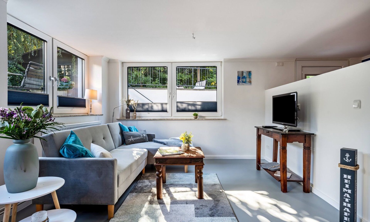 Brodten Apartment | Apartment 'Meerlust' with Private Terrace, Private Garden and Wi-Fi