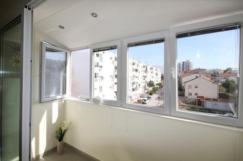 Split Apartment | Apartment MEL