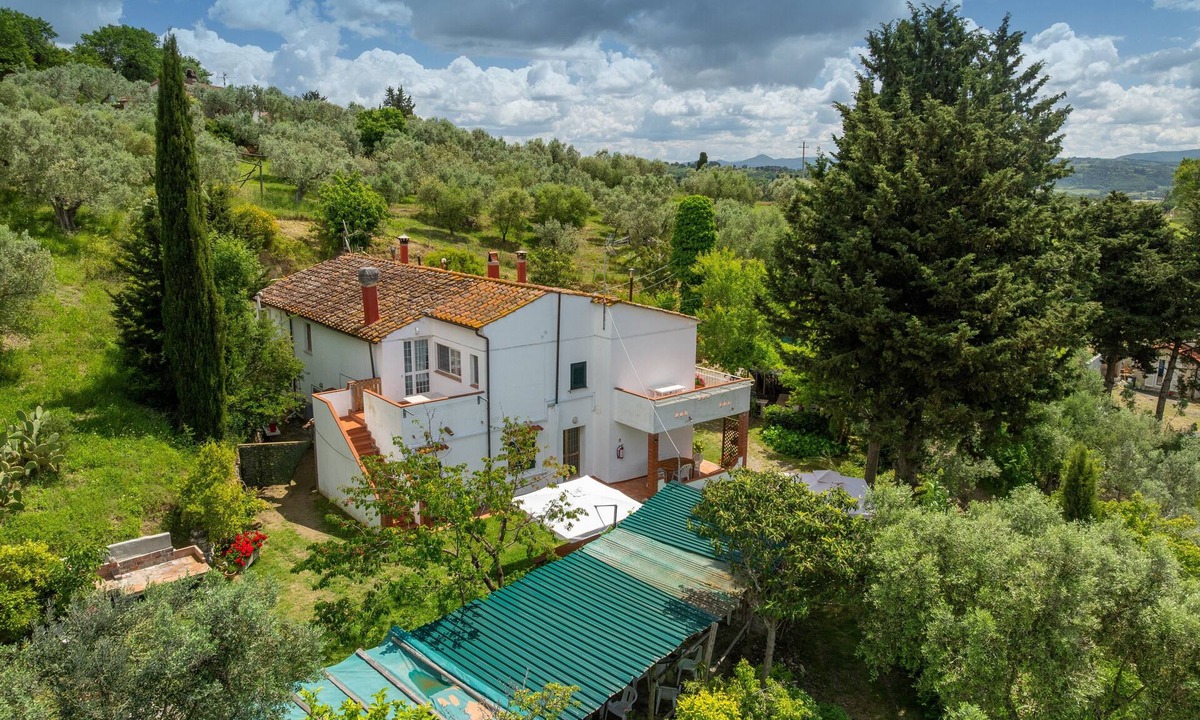 Riparbella Apartment | Apartment 'Melograno' with Private Terrace, Shared Garden and Wi-Fi