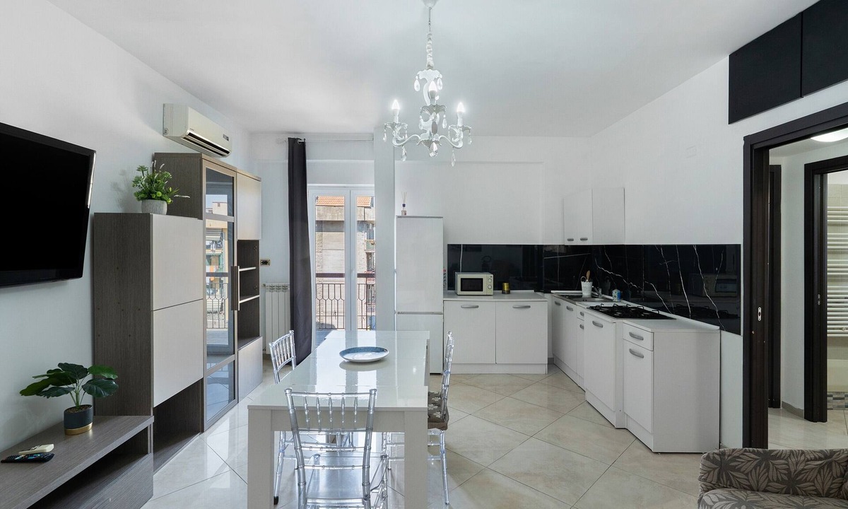 Pompei Apartment | Apartment 'Mirosa' with Balcony, Wi-Fi and Air Conditioning
