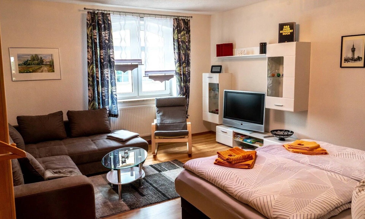 Forst Apartment | Apartment 'Moderne Ferienwohnung In Der Stadt' with Balcony and Wi-Fi