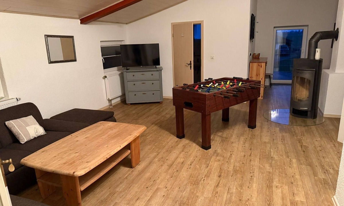 Arfurt Apartment | Apartment 'Monteurwohnung Gross' with Shared Terrace and Wi-Fi