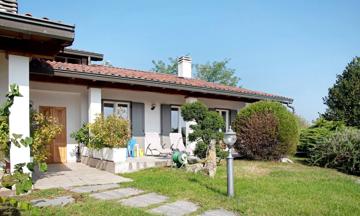 Cantello Apartment | Apartment 'Mora' with Mountain View, Private Terrace and Wi-Fi