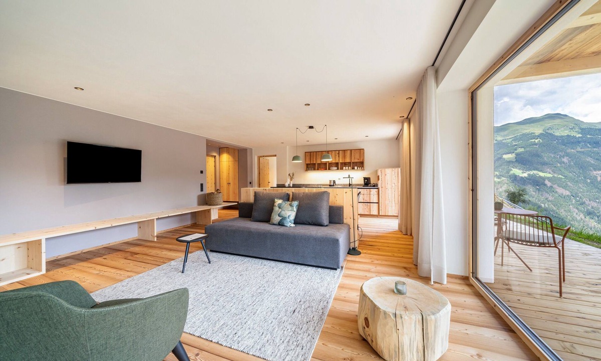 Moso in Passiria Apartment | Apartment 'Mucher Michl' with Mountain View, Private Terrace and Wi-Fi