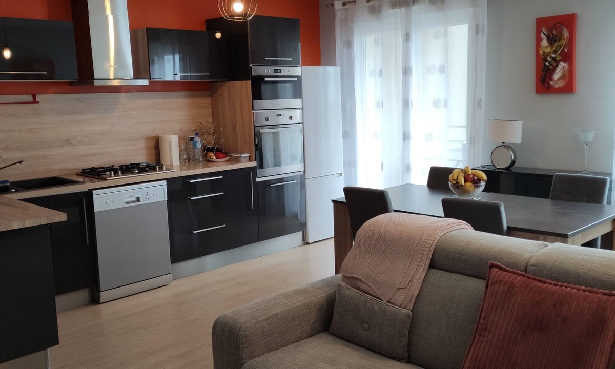 Montjuzet Apartment | Apartment next to Montjuzet park