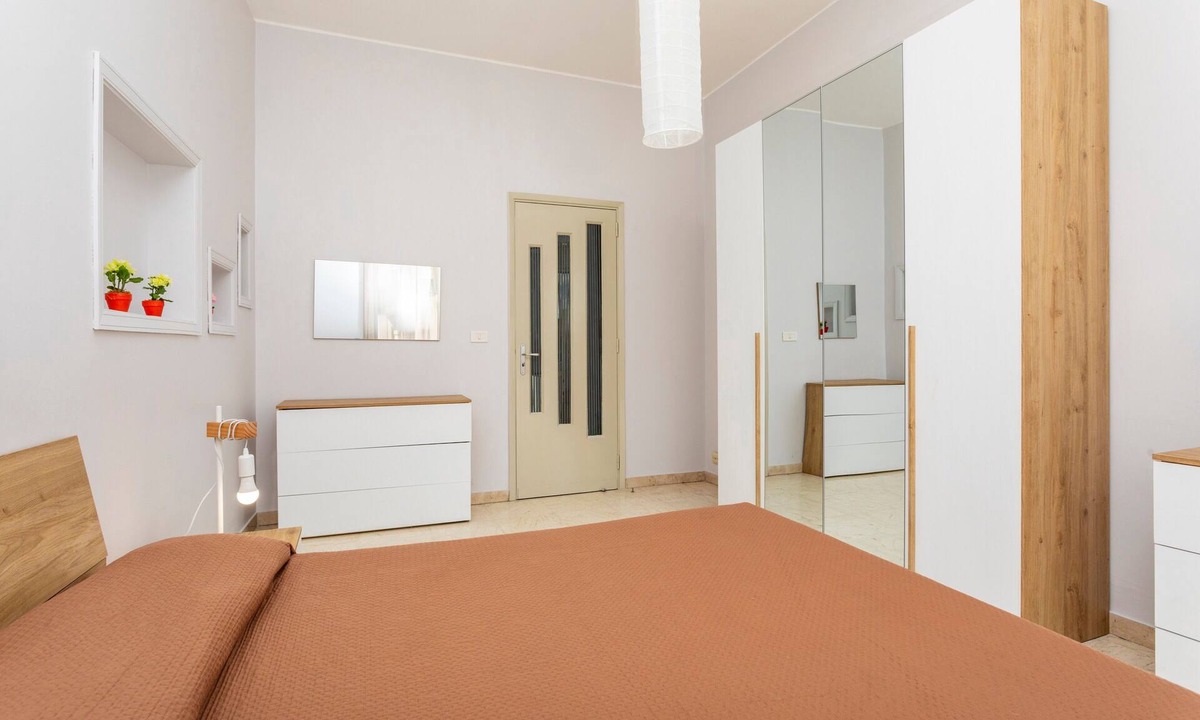 Picanello-Ognina-Barriera-Canalicchio Apartment | Apartment 'Nicola House' with Sea View, Wi-Fi and Air Conditioning