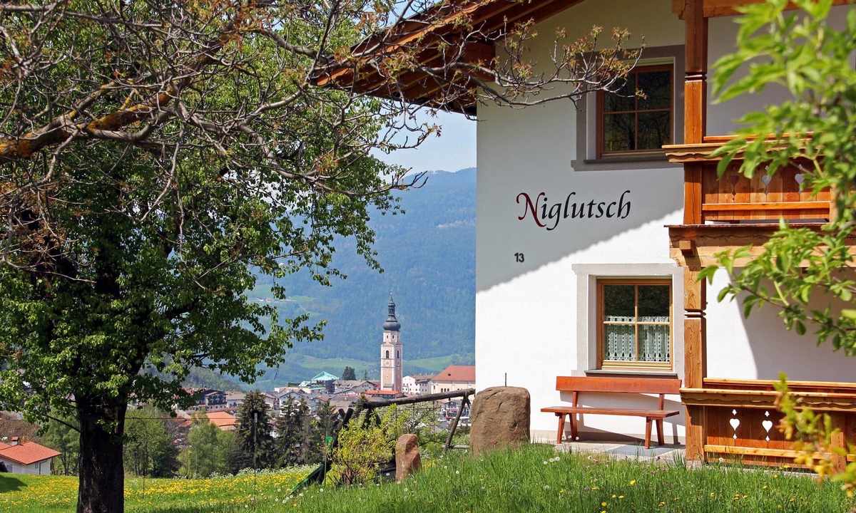 Kastelruth Apartment | Apartment 'Niglutsch - Puflatsch' with Mountain View, Balcony & Wi-Fi