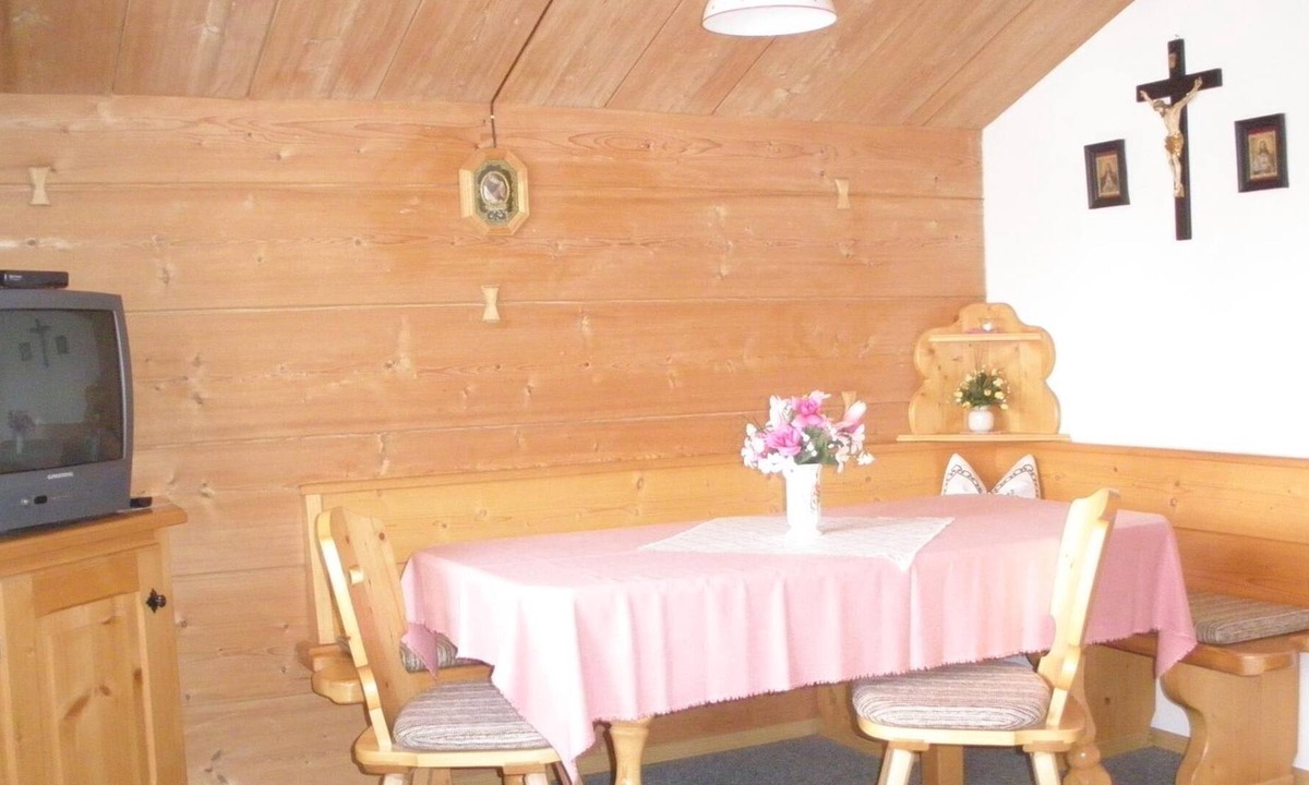 Saulgrub Apartment | Apartment no. 1 (2 bed., 2-4 pers.) - Gästehaus Mayr