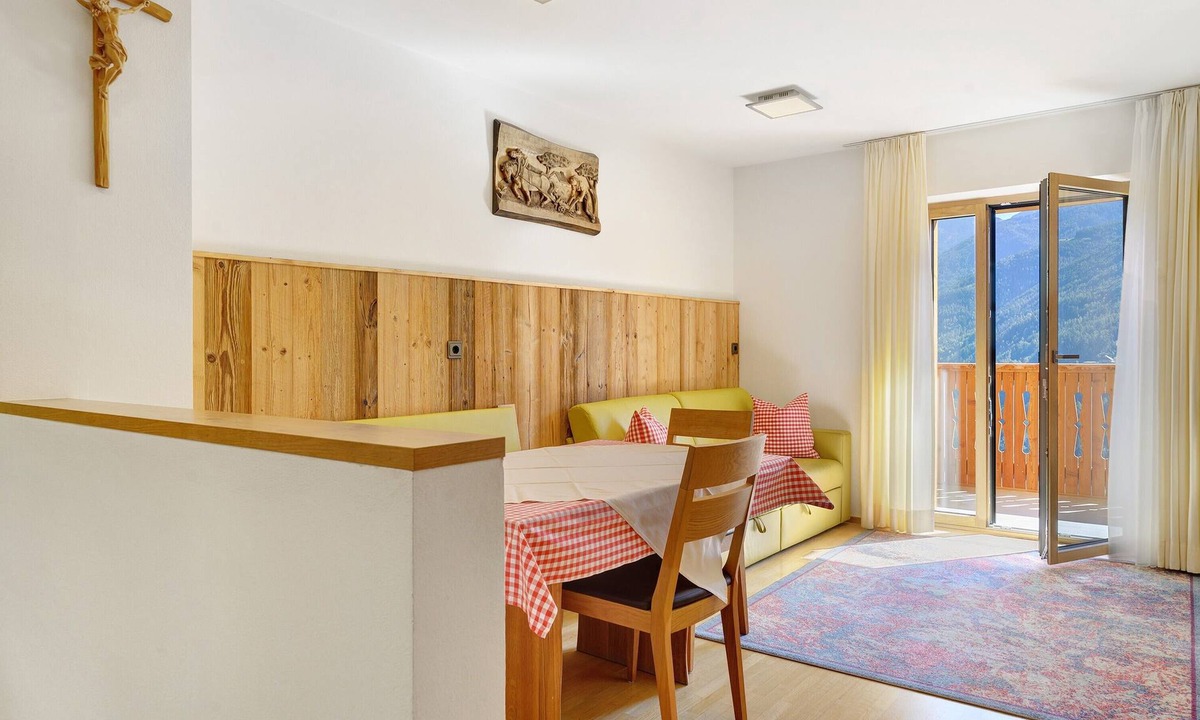 Velturno Apartment | Apartment 'Oberhemberger Hof Oanser' with Mountain View, Shared Terrace and Wi-Fi