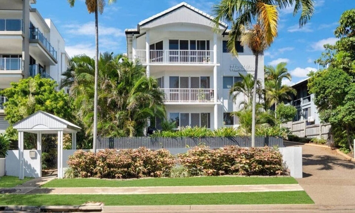 North Ward Apartment | Apartment on The Strand - 2 Bed 2 Bath in a gated complex.