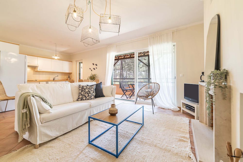 Charneca de Caparica e Sobreda Apartment | Apartment Pedro - Cozy Apartment with views on Golf course, short distance to the beach