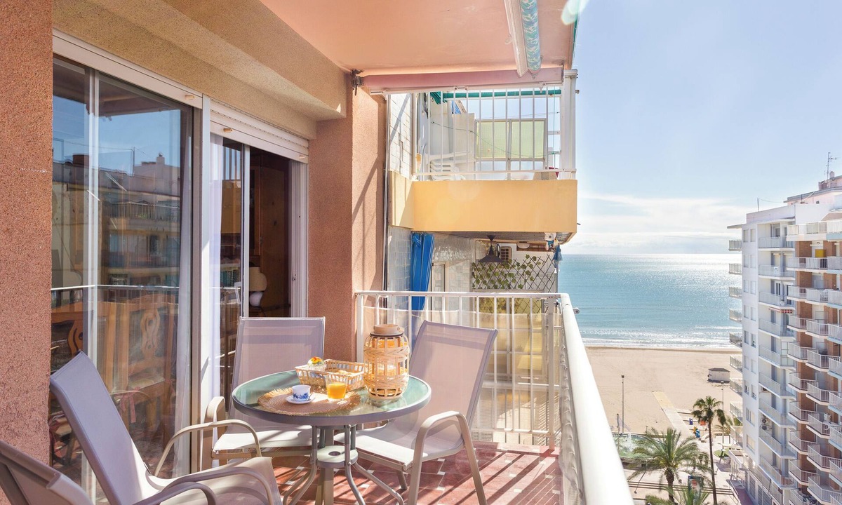 Cullera Apartment | Apartment 'Palmera Beach House' with Sea View, Private Terrace and Wi-Fi