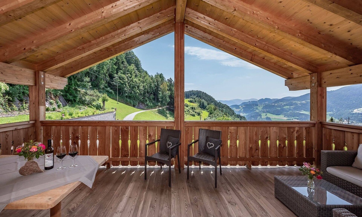 Albions Apartment | Apartment “Paradies” near Seiser Alm with Mountain View, Sauna, Wi-Fi & Balcony