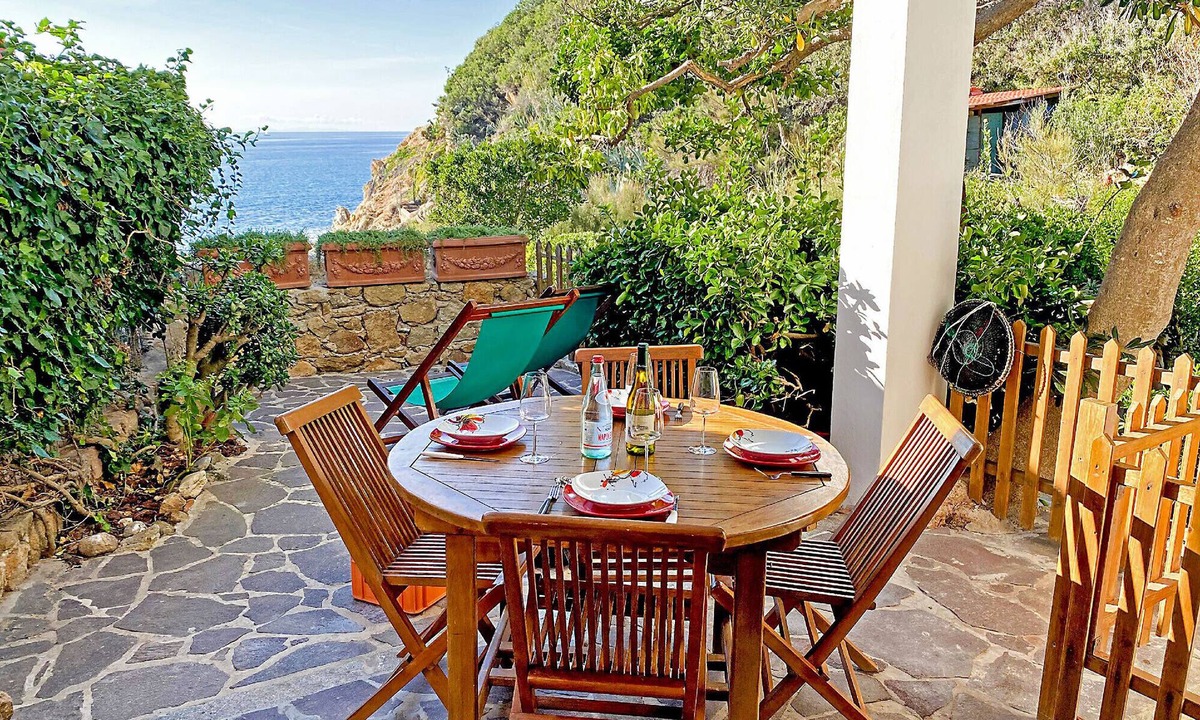 Scaglieri Apartment | Apartment Patio Elba Island with sea view