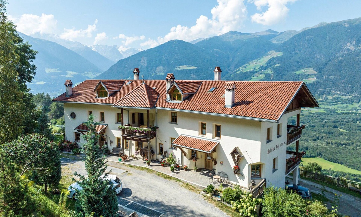Sluderno Apartment | Apartment 'Patztauhof Tschavalatsch' with Mountain View, Shared Garden and Wi-Fi