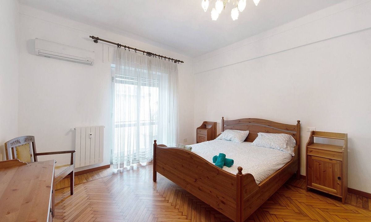 Pegli Apartment | Apartment 'Pegli Quartiere Giardino' with Sea View, Wi-Fi and Air Conditioning