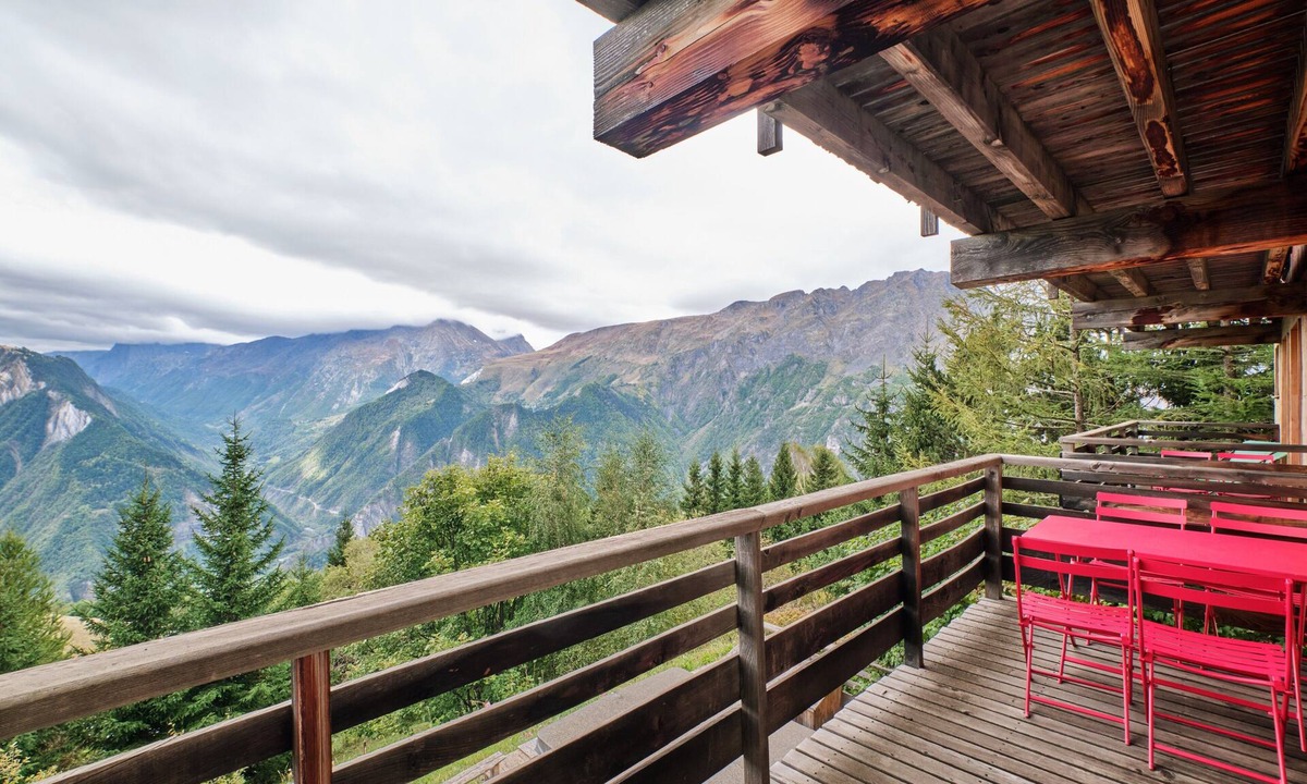 Villard-Reculas Apartment | Apartment 'Petit Prince' with Mountain View, Balcony and Wi-Fi