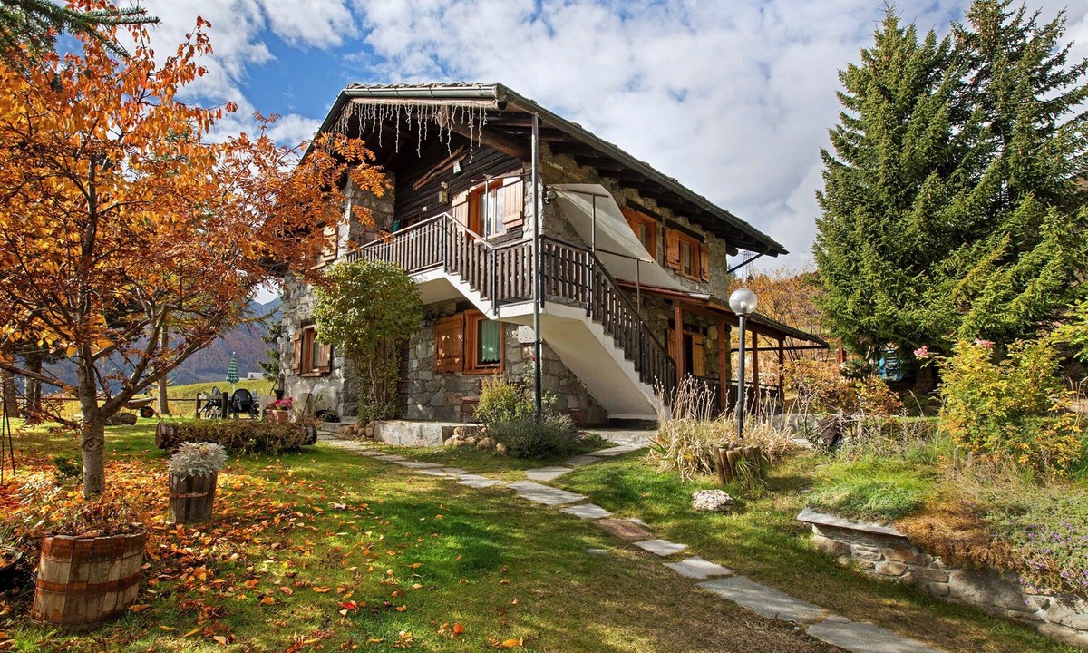 Cogne Apartment | Apartment 'Piccolo Paradiso' with Mountain View, Private Garden and Wi-Fi