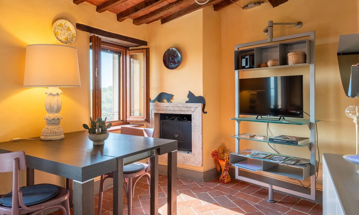 Sinalunga Apartment | Apartment 'Piccolo Rustico' with Mountain View, Wi-Fi and Air Conditioning