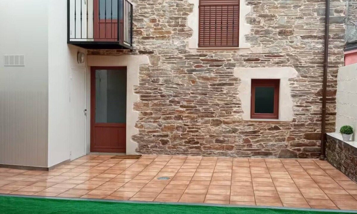 Fonsagrada Apartment | Apartment 'Plata Baja' with Shared Terrace and Wi-Fi