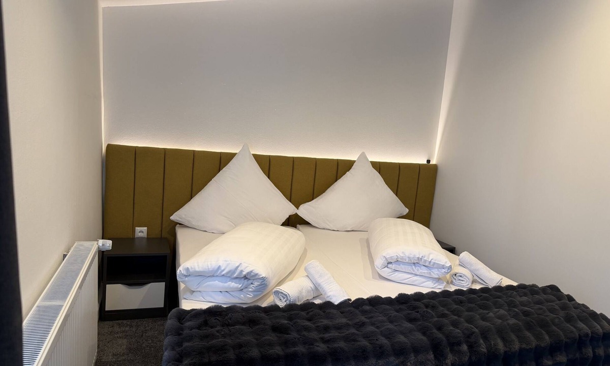 Zeuthen Apartment | Apartment-Private Bathroom-Courtyard view