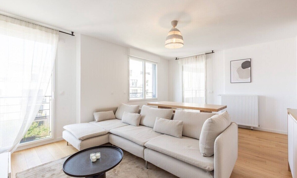 Chessy Apartment | Apartment-Private Bathroom-Apartment-Street View