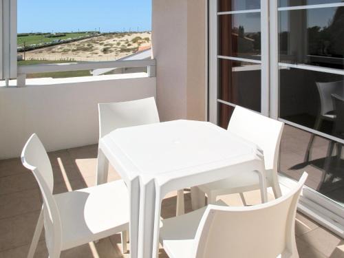 Biscarrosse Plage Apartment | Apartment Résidence Belle Dune-3 by Interhome
