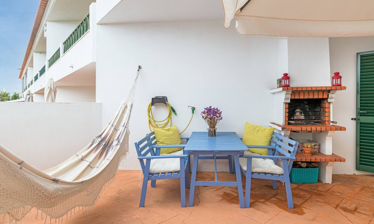 Longueira Apartment | Apartment 'Refugio Da Longueira' with Private Terrace, Balcony and Wi-Fi
