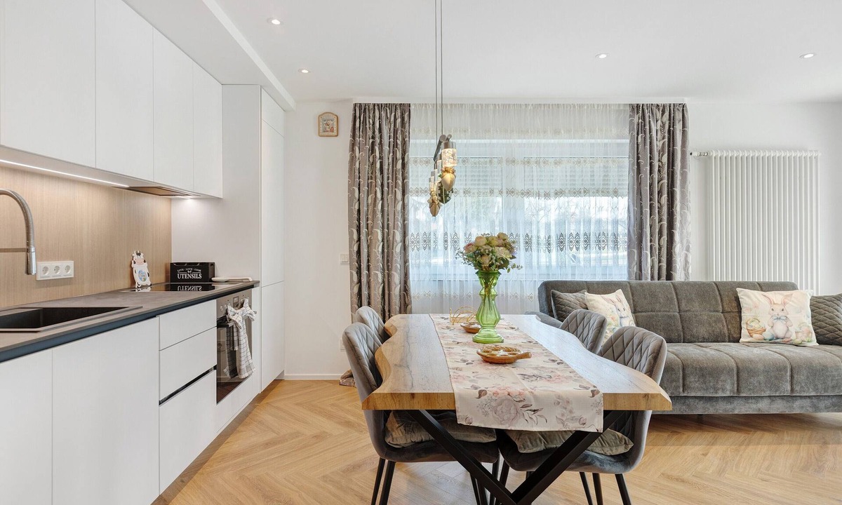 Reichenau Apartment | Apartment 'Reichenau' with Private Terrace, Private Garden and Wi-Fi