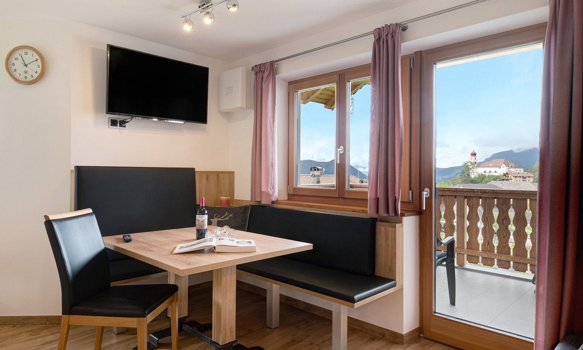 Lajen Apartment | Apartment 'Rodererhof Lajen Apt Schlern' with Mountain View, Balcony and Wi-Fi