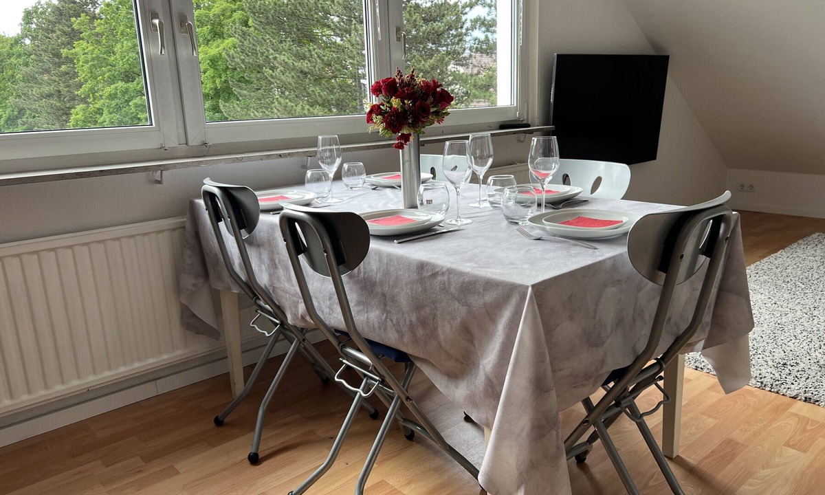 Stuttgart Apartment | Apartment 'Ruhige Wohnung Nahe Zentrum U Messe' with Private Pool