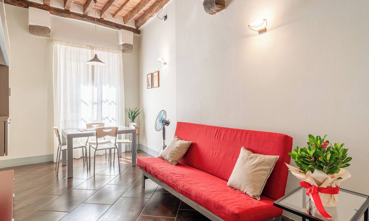 Lucca Historical Center Apartment | 'Apartment San Giorgio B - Luccaa' with Wi-Fi