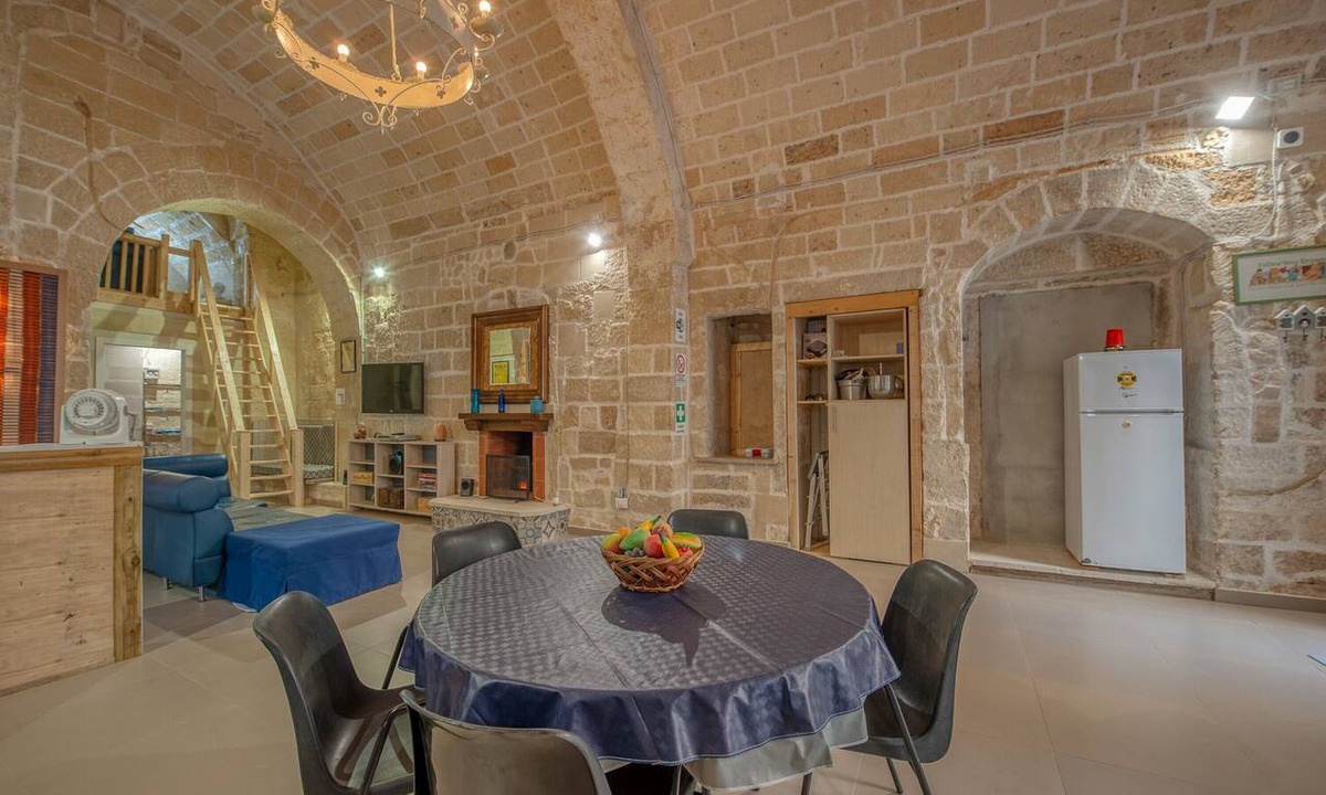 Lecce Historic Center Apartment | Apartment 'San Leonardo Apartments - Suite' with Wi-Fi
