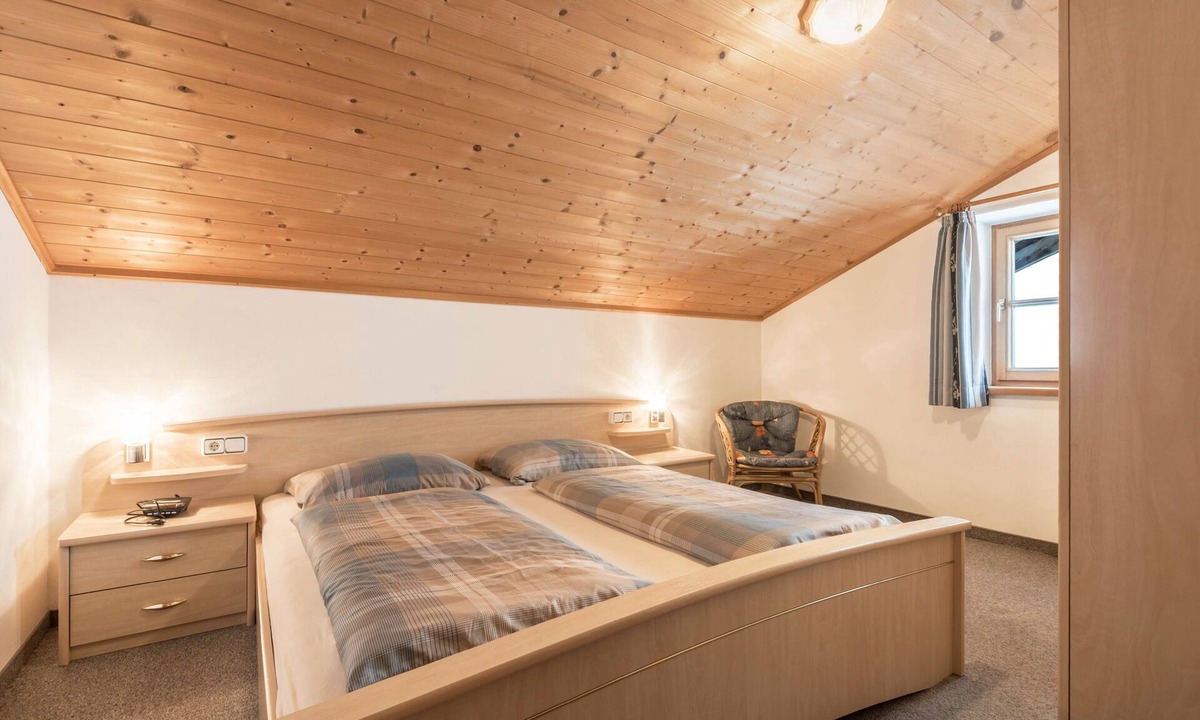 Kastelruth Apartment | Apartment “Sattelkammer” with Mountain View, Wi-Fi & Garden