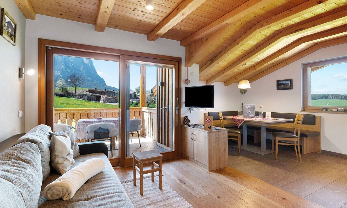 Kastelruth Apartment | Apartment 'Schererhof Abendrot' with Mountain View, Private Terrace and Wi-Fi