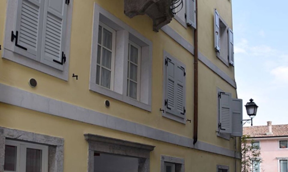 Poggio Terza Armata Apartment | Apartment Soleschiano, located in the heart of the historic center.