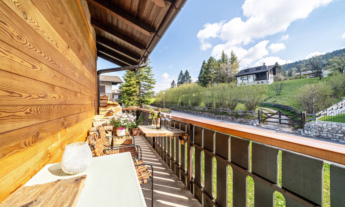 Ronzone Apartment | Apartment 'Sonnenparadies Ronzone' with Mountain View, Private Terrace and Wi-Fi